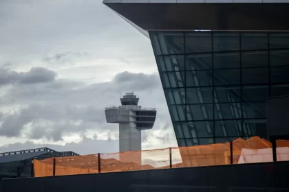 passageira-da-a-luz-em-pleno-voo:-“vai-ter-de-chamar-o-bebe-de-kennedy”