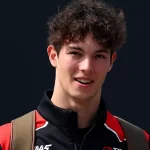 bearman-mira-ferrari,-fala-em-vitorias-e-nega-ameaca-a-hamilton:-‘nao-me-ve-assim’