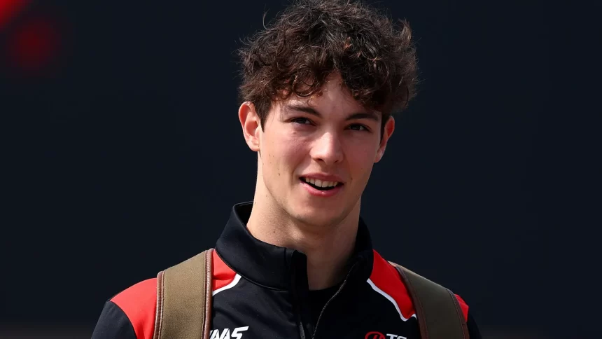 bearman-mira-ferrari,-fala-em-vitorias-e-nega-ameaca-a-hamilton:-‘nao-me-ve-assim’