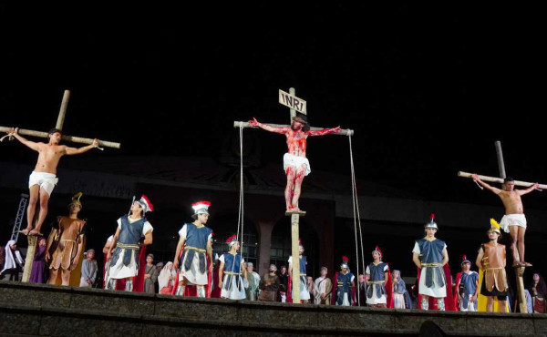 encenacao-da-paixao-de-cristo-emociona-publico-e-reune-centenas-de-pessoas-na-praca-dos-girassois-em-palmas-–-secom-to