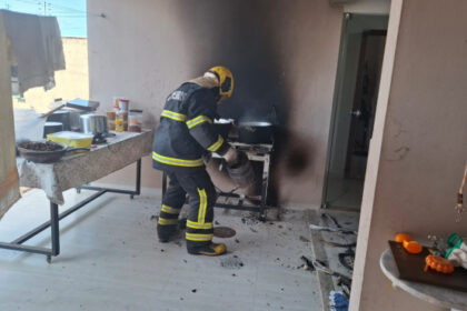 bombeiros-controlam-incendio-em-botijao-de-gas-em-residencia-de-araguaina-–-bombeiros-to