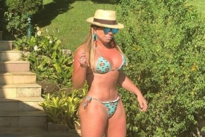 uau!-christina-rocha-ganha-elogios-com-foto-de-biquini-aos-68-anos