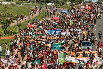 indigenas-de-todo-o-brasil-ocupam-a-esplanada-dos-ministerios