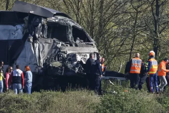 maquinista-de-trem-morre-em-colisao-com-caminhao-na-franca;-ha-27-feridos