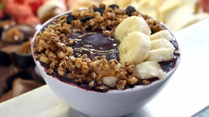 ambulante-cobra-r$-700-de-turistas-por-dois-acais-e-acaba-preso-no-rj