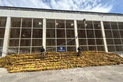 chefe-do-trafico-em-favela-onde-foram-apreendidas-48-toneladas-de-maconha,-motoboy-tem-mais-de-300-anotacoes-criminais