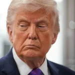 oposicao-a-trump-volta-a-defender-fim-de-poder-de-guerra-do-presidente