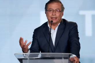 equador-convoca-embaixador-na-colombia-apos-petro-chamar-ex-vice-presidente-de-preso-politico
