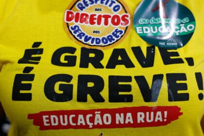 profissionais-da-educacao-publica-do-rio-fazem-paralisacao-na-quinta