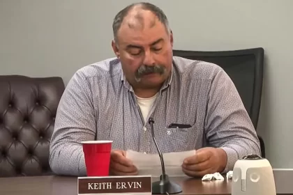 “nossa,-voce-e-gostosa”,-diz-conselheiro-a-estudante-em-reuniao-nos-eua