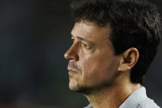 diniz-observa-o-que-corrigir-no-corinthians-em-estreia-na-libertadores-contra-o-platense