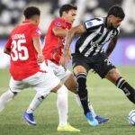 botafogo-pressiona,-mas-nao-consegue-sair-do-empate-com-o-caracas-na-estreia-da-sul-americana