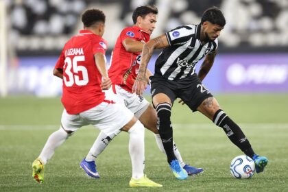botafogo-pressiona,-mas-nao-consegue-sair-do-empate-com-o-caracas-na-estreia-da-sul-americana
