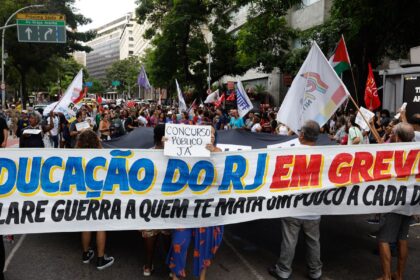 professores-estaduais-e-municipais-do-rio-fazem-paralisacao-de-24h