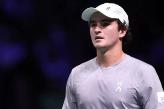 joao-fonseca-faz-jogo-duro,-mas-perde-para-numero-3-do-mundo-em-monte-carlo