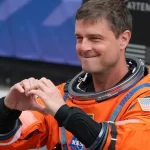 conheca-o-astronauta-da-artemis-ii-que-cria-as-filhas-sozinho:-‘elas-sao-tudo-para-mim’