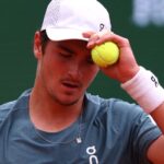 joao-fonseca-cai-nas-quartas-de-monaco-para-zverev,-numero-3-do-mundo