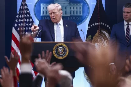 trump-afirma-que-iranianos-“nao-tem-cartas”-para-negociacoes-exceto-ormuz