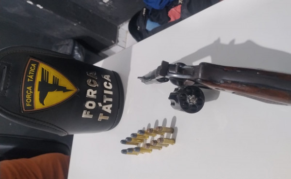 foragido-da-justica-e-preso-pela-pm-com-arma-de-fogo-apos-perseguicao-em-porto-nacional-–-pm-to