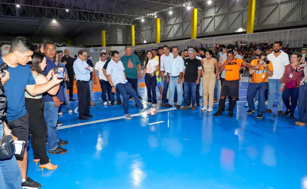 em-comemoracao-aos-56-anos-de-guarai,-governador-wanderlei-barbosa-entrega-ginasio-poliesportivo-e-reforca-seguranca-no-transito-–-secom-to