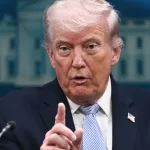 trump-diz-que-vai-bloquear-estreito-de-hormuz-e-acusa-ira-de-‘extorsao-global’