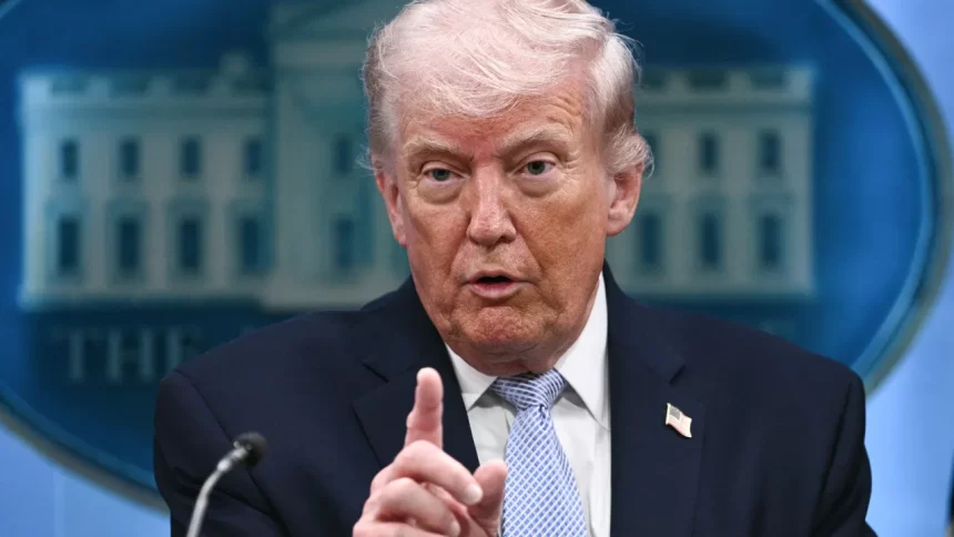 trump-diz-que-vai-bloquear-estreito-de-hormuz-e-acusa-ira-de-‘extorsao-global’