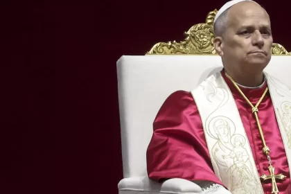 trump-ataca-papa-leao-xiv-apos-ser-criticado:-“fraco”-e-“pessimo”