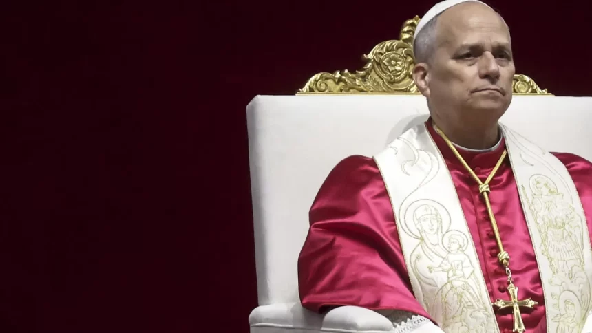 trump-ataca-papa-leao-xiv-apos-ser-criticado:-“fraco”-e-“pessimo”