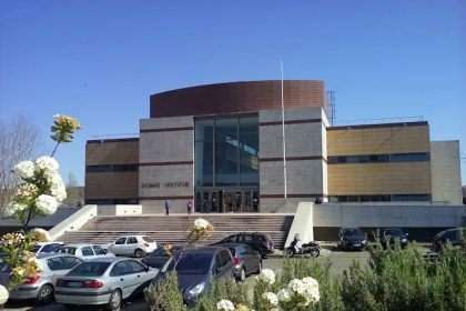 influenciadores-acusados-de-estupro-de-vulneravel-comecam-a-ser-julgados-em-portugal;-jogador-de-futebol-esta-entre-eles