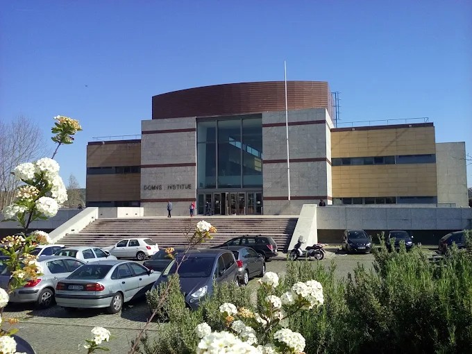 influenciadores-acusados-de-estupro-de-vulneravel-comecam-a-ser-julgados-em-portugal;-jogador-de-futebol-esta-entre-eles