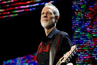 tom-dumont,-guitarrista-do-no-doubt,-recebe-diagnostico-de-doenca-de-parkinson