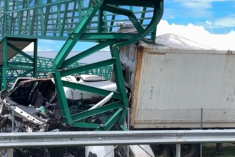 trecho-da-br-153-em-gurupi-segue-com-desvio-apos-caminhao-atingir-passarela-de-pedestres