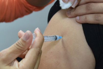 governo-do-tocantins-realiza-dia-d-de-vacinacao-contra-dengue-em-17-municipios-da-regiao-medio-norte-araguaia
-–-secom-to