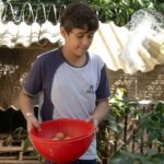 disciplina-e-empreendedorismo:-quem-e-o-menino-de-11-anos-que-aposta-na-producao-de-ovos