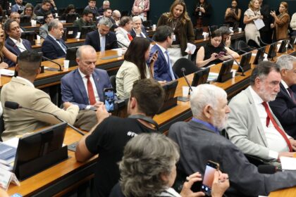 oposicao-pede-vista-e-votacao-da-pec-que-derruba-escala-6×1-e-adiada