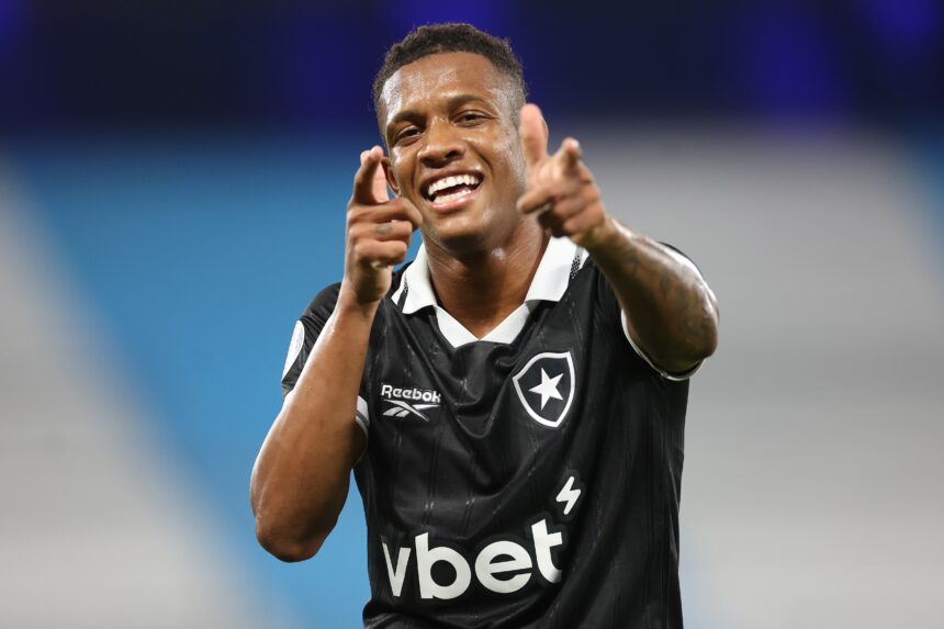 danilo-decide-no-fim,-e-botafogo-vence-racing-na-argentina-com-boa-atuacao-coletiva
