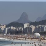 shakira-em-copacabana:-inscricoes-para-credenciamento-de-ambulantes-estao-abertas