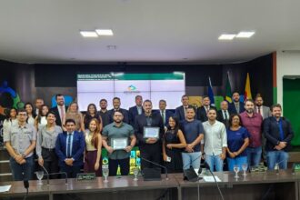 na-quarta-feira,-camara-de-araguaina-aprova-agencia-reguladora-e-entrega-mocoes-de-reconhecimento