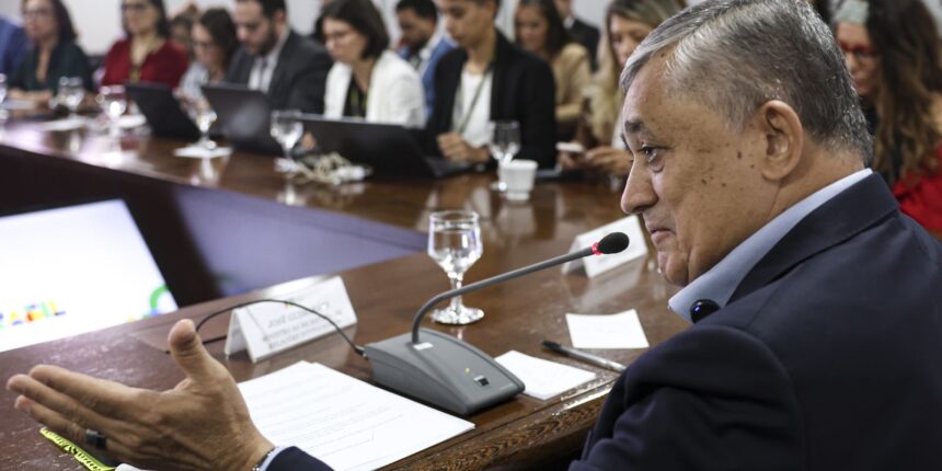 governo-nao-votara-fim-da-escala-6×1-sem-acordo,-diz-jose-guimaraes