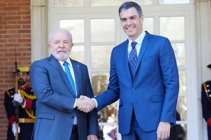 lula-inicia-viagem-pela-europa-e-e-recebido-por-sanchez-na-espanha