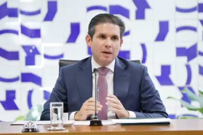 hugo-motta-diz-que-governo-avaliou-mal-projeto-sobre-regulamentacao-de-trabalho-por-apps