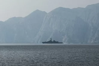 estreito-de-ormuz-e-fechado-novamente:-passagem-“requer-aprovacao-do-ira”