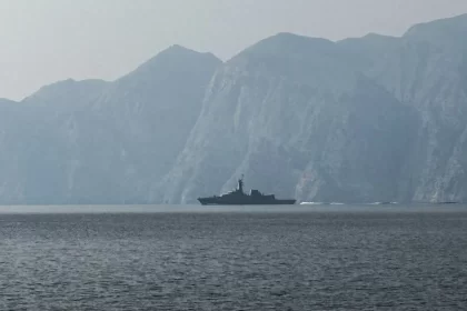 estreito-de-ormuz-e-fechado-novamente:-passagem-“requer-aprovacao-do-ira”