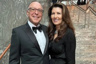 bilionario-se-divorcia-da-esposa-e-insiste-em-dar-‘apenas’-us$-1-milhao-para-ela,-que-contesta-na-justica