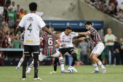 bola-de-cristal-indica-maior-chance-de-empate-entre-santos-e-fluminense;-vitoria-do-tricolor-e-resultado-menos-provavel