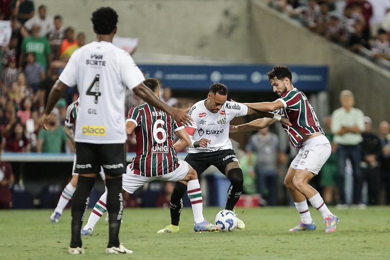 bola-de-cristal-indica-maior-chance-de-empate-entre-santos-e-fluminense;-vitoria-do-tricolor-e-resultado-menos-provavel