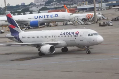 apos-problemas-tecnicos,-aviao-voa-em-circulos-e-precisa-retornar-ao-aeroporto-de-guarulhos