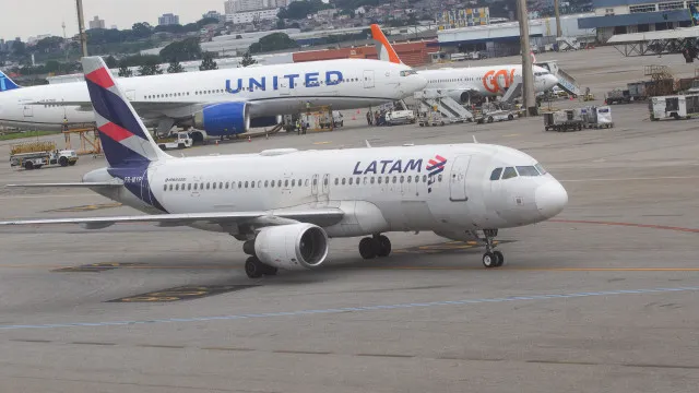 apos-problemas-tecnicos,-aviao-voa-em-circulos-e-precisa-retornar-ao-aeroporto-de-guarulhos