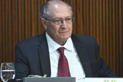 alckmin-recorre-a-ganho-de-produtividade-com-mais-tecnologias-para-justificar-fim-da-6×1