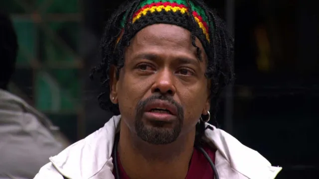 leandro-boneco-assiste-criticas-de-edilson-pelas-costas-e-dispara-ser-‘lamentavel’